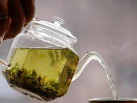 Trà xanh hợp khẩu vị người Việt, nhưng uống nhiều có gây hại cho sức khỏe?