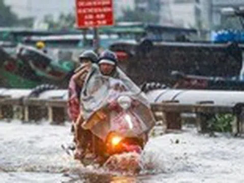 Trời đang nắng nóng, bất chợt mưa nồm, ẩm, dễ bệnh gì?