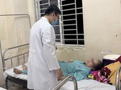 73 người đau bụng, nôn ói sau khi ăn bánh mì thịt
