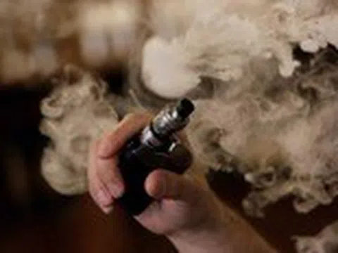 Một năm có hơn 1.200 người nhập viện vì thuốc lá điện tử