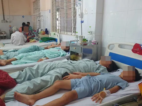 Đã có hơn 447 người nhập viện sau khi ăn bánh mì ở Đồng Nai
