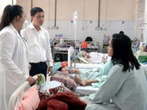 Vụ hàng trăm người ngộ độc sau ăn bánh mì: Bán đầy đường, không thể quản lý?