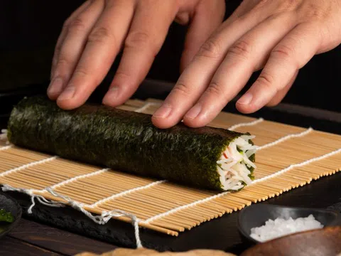Diễn tiến mới vụ 15 học sinh ở TP.HCM nhập viện sau khi ăn sushi