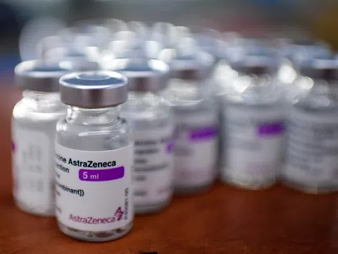 Những người đã tiêm vaccine Covid-19 của AstraZeneca nên làm gì