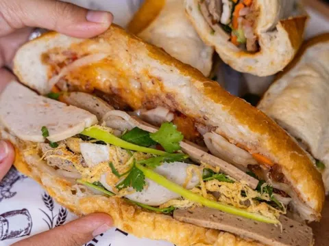 Lý do bánh mì và sushi dễ gây ngộ độc tập thể