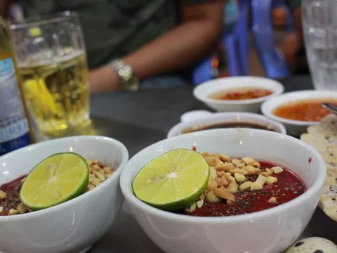Chưa tìm được nguyên nhân vụ ngộ độc sau bữa cỗ có tiết canh dê