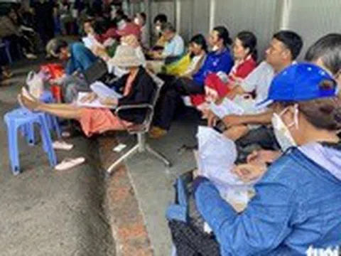 Mỏi mòn chờ lãnh thuốc bảo hiểm y tế: Phân luồng cho tuyến dưới để bệnh nhân đỡ vất vả