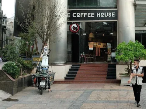 The Coffee House bồi thường cho bác sĩ bị kính đổ vào người thế nào