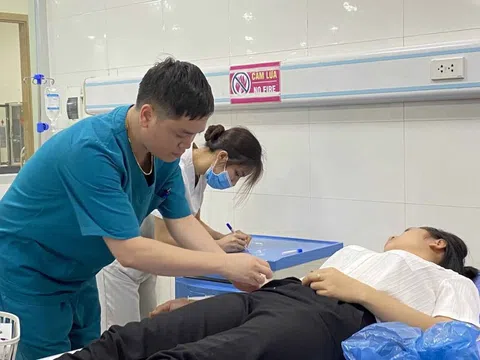 Hơn 300 công nhân ở Vĩnh Phúc nghi bị ngộ độc sau bữa trưa