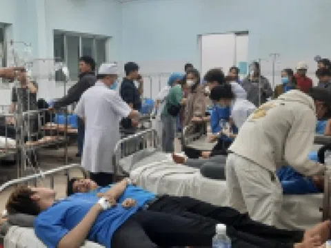 Gần 100 công nhân ở Đồng Nai phải cấp cứu sau bữa tối