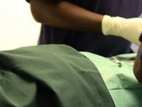 Rước họa vì nghe quảng cáo đi 'tân trang cô bé', 'tăng size cậu nhỏ'