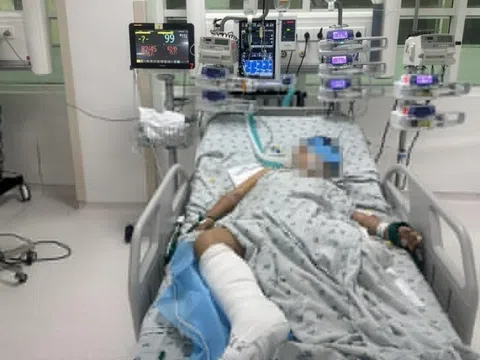 Bé trai 9 tuổi nhập viện với chân trái dập nát