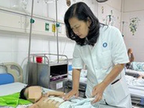 Kỳ tích cứu sống bé gái 3 tuổi bị xe công nông cán qua người, chấn thương sọ não, vỡ gan