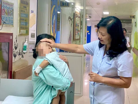 Dị tật hậu môn 'đi lạc' khiến đại tràng cậu bé giãn to như săm ôtô