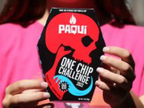Cậu bé qua đời sau khi tham gia thử thách ăn snack siêu cay