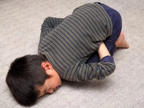Làm gì khi bé bị đau bụng?