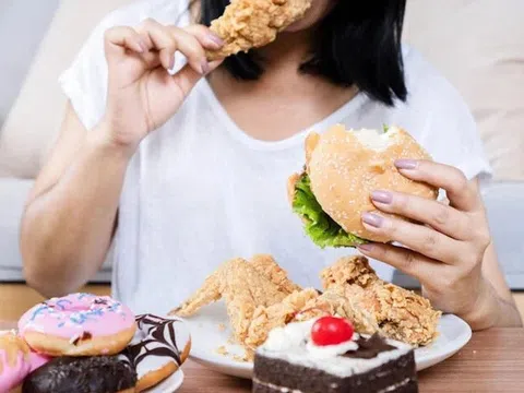 Ăn uống vô độ, nữ sinh 20 tuổi nhập viện tâm thần