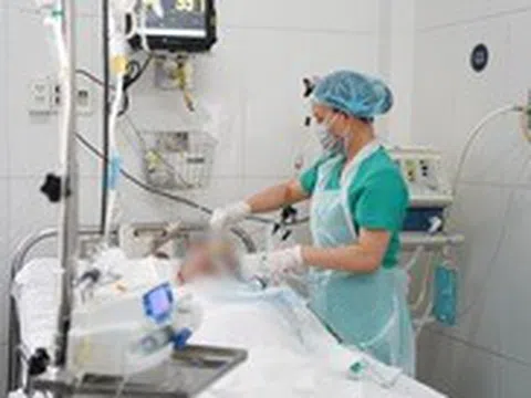 5 người chuyển đến Bệnh viện Chợ Rẫy sau khi bị tạt axit vào bàn nhậu, 1 người tiên lượng xấu