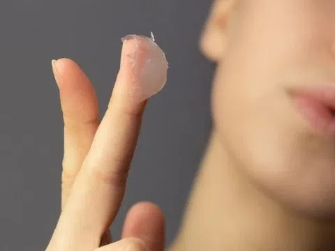 Bộ Y tế yêu cầu thu hồi, tiêu hủy một lô sáp nẻ Vaseline