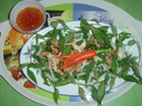 'Đi răm về hành': Có đúng ăn rau răm nhiều sẽ giảm ham muốn và ăn hành tốt cho 'chuyện ấy'?