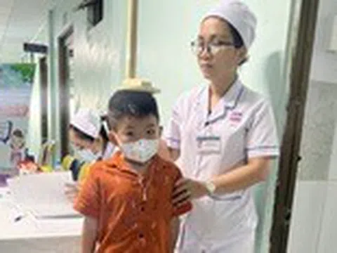 Hàng ngàn cha mẹ lo lắng trẻ chậm tăng trưởng chiều cao đưa trẻ đi khám