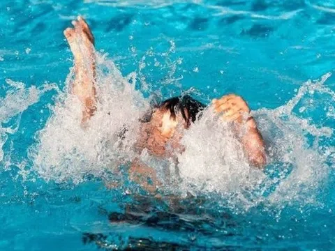Bé gái 7 tuổi đuối nước trong bể bơi căn hộ nghỉ dưỡng