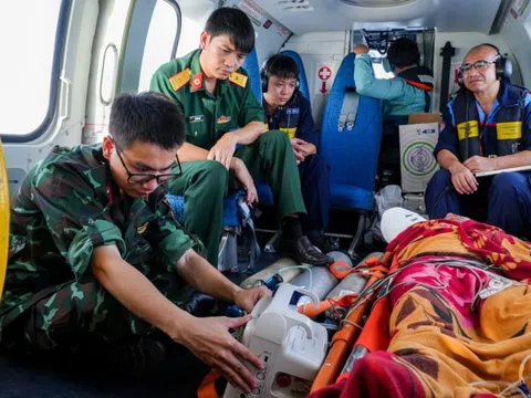 Đưa ngư dân bị đứt lìa cánh tay về đất liền điều trị