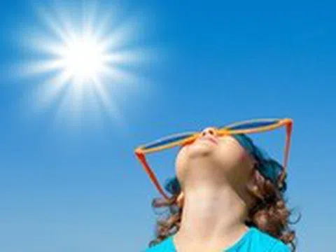 Tắm nắng bổ sung vitamin D, bao lâu là đủ?