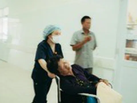 Chuyên gia hướng dẫn cách cấp cứu 'dễ nhất' khi có người sốc nhiệt trầm trọng