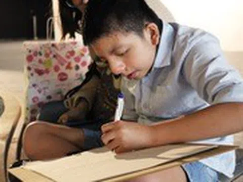 Cha mẹ có con tự kỷ: Chấp nhận để buông khổ
