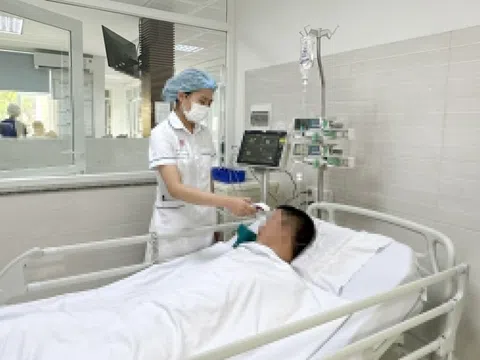 Nhập viện sau khi ăn bánh cuốn