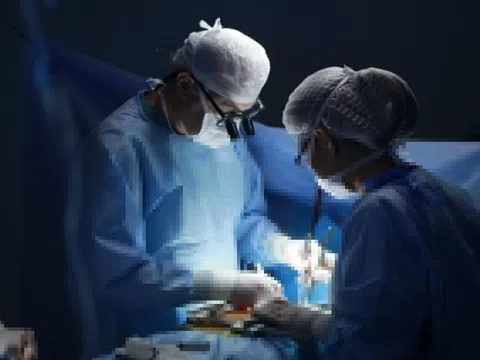 Cứu người phụ nữ bị chảy 2 lít máu trong bụng