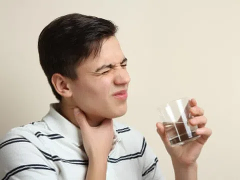 Dấu hiệu khi ăn uống cảnh báo bệnh ung thư nguy hiểm