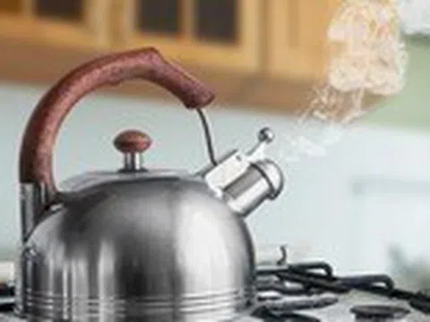 Vì sao nước đun sôi để nguội chỉ nên dùng trong ngày?