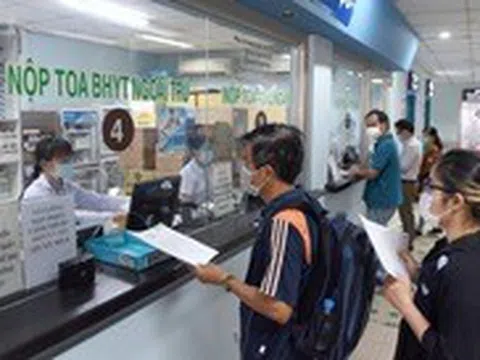 Người bệnh bỏ tiền túi mua thuốc bảo hiểm y tế, BHXH TP.HCM đề xuất gì?