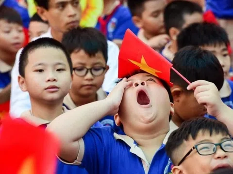 Con luôn mệt mỏi và ngủ gật khi học, bố mẹ nên làm gì?