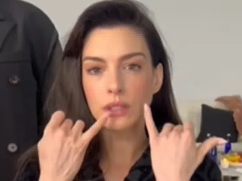 Bí quyết trẻ hóa của Anne Hathaway