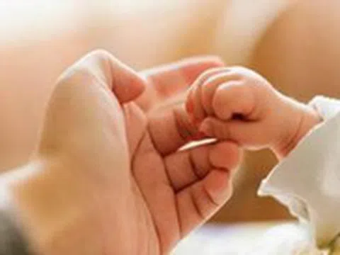 Ly kỳ ca truyền máu thai nhi, giúp người mẹ sinh con sau 7 lần sẩy thai