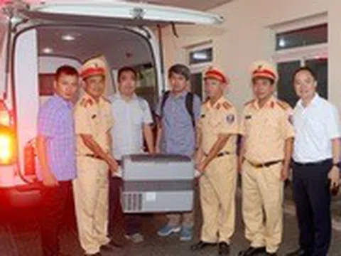 Xuyên đêm đem thận hiến vượt 750km cứu sống 2 người