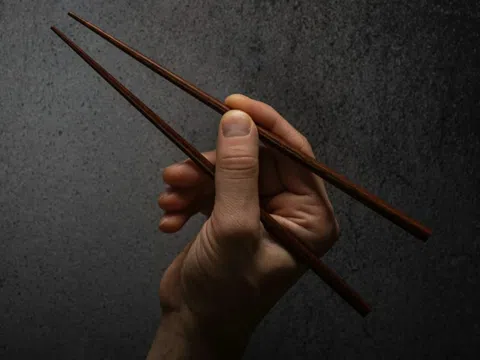 Thanh niên 29 tuổi nhập viện vì trò đùa trong lúc say