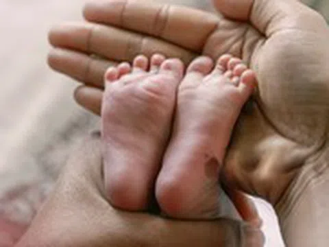 Lần đầu làm mẹ ở tuổi 52