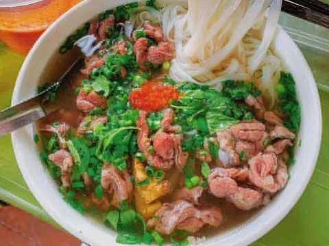 Nam thanh niên phải đi cấp cứu sau khi ăn phở
