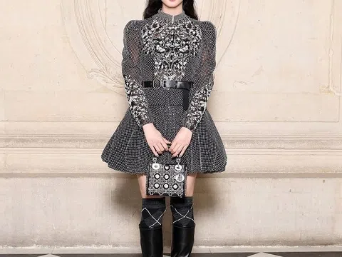 Jisoo gây sốt ở Tuần thời trang Paris