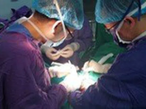 'Cậu nhỏ' bị biến dạng, vùi lấp do phù bạch mạch sau phẫu thuật