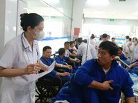 55 công nhân nhà máy đóng tàu nhập viện nghi do ngộ độc thức ăn