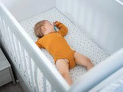 Máy tạo tiếng ồn trắng cho trẻ sơ sinh có thể nguy hiểm vì quá ồn