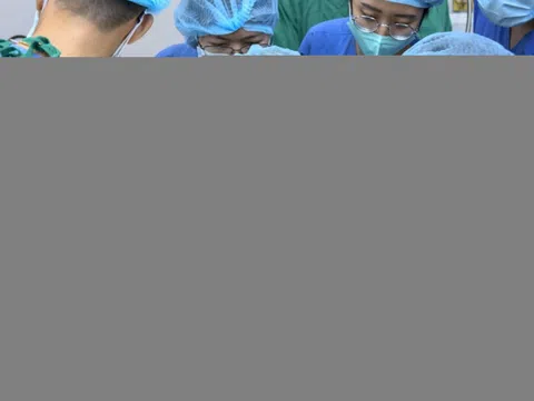Bác sĩ TP.HCM hợp tác chuyên gia Mỹ phẫu thuật ca bệnh phức tạp