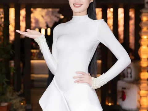 Gu mặc đơn sắc của Ý Nhi khi tái xuất