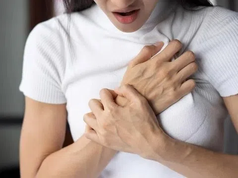Phát hiện mắc 2 bệnh ung thư từ dấu hiệu lạ khi nuốt