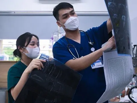 Bảng lương bác sĩ từ 1/7, mức tăng cao nhất là hơn 4,3 triệu/tháng